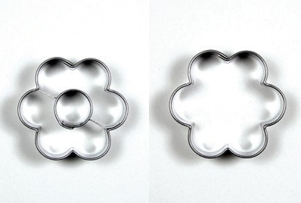DUO Ausstecher Blume mit Kreis 4 cm
